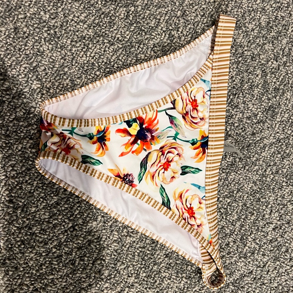 Pretty never worn Bikini bottoms